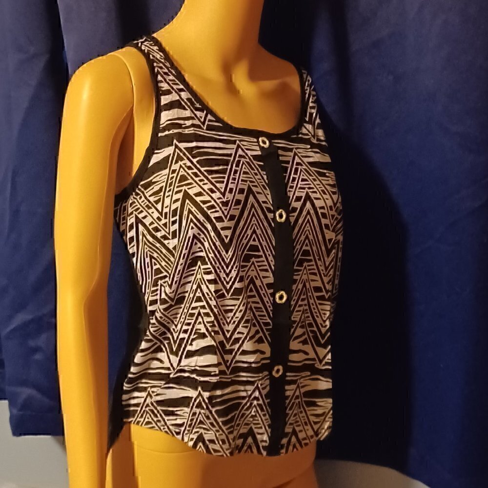 NWT - BOA Cute Pull Over Top (USA)